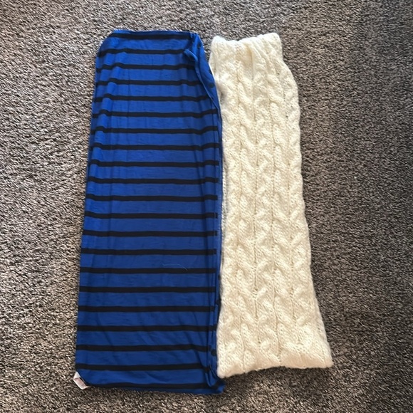 Two Girls Scarfs - Picture 2 of 4
